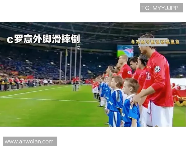 足球场意外跌落球星瞬间引热议现场救援画面曝光全程回放