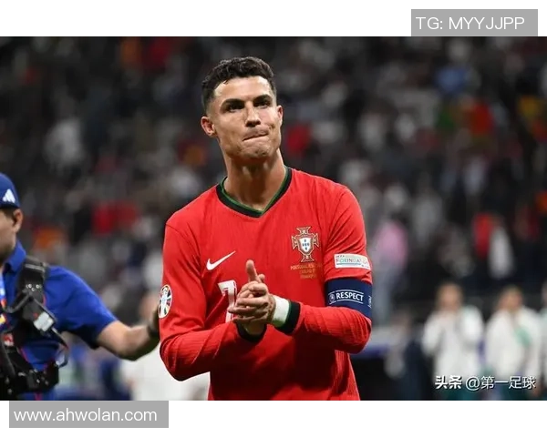 足球巨星赛场含泪时刻展现竞技背后不为人知的痛苦经历