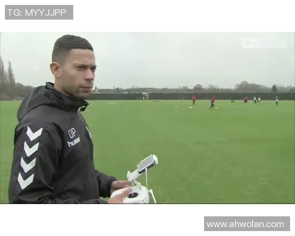 足球明星生涯解说员揭秘：他们背后的故事与独特视角分析